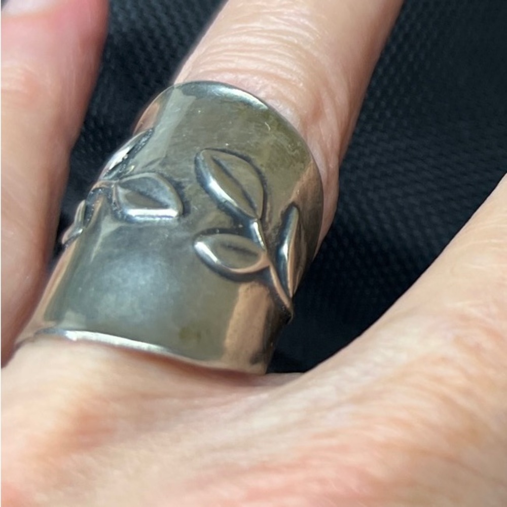 PAZ creations Sterling silver ring marked 925 Pz leaf design made in Israel